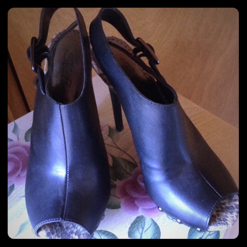 Black and snakeskin ankle sandals with 5” heel